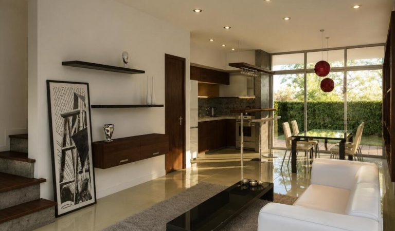 Interior duplex cocina-comedor